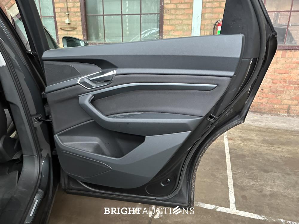 Audi e-tron 55 quattro Business edition 95 kWh 408pk 2020 (Origineel-NL+1e eigenaar), K-611-KJ