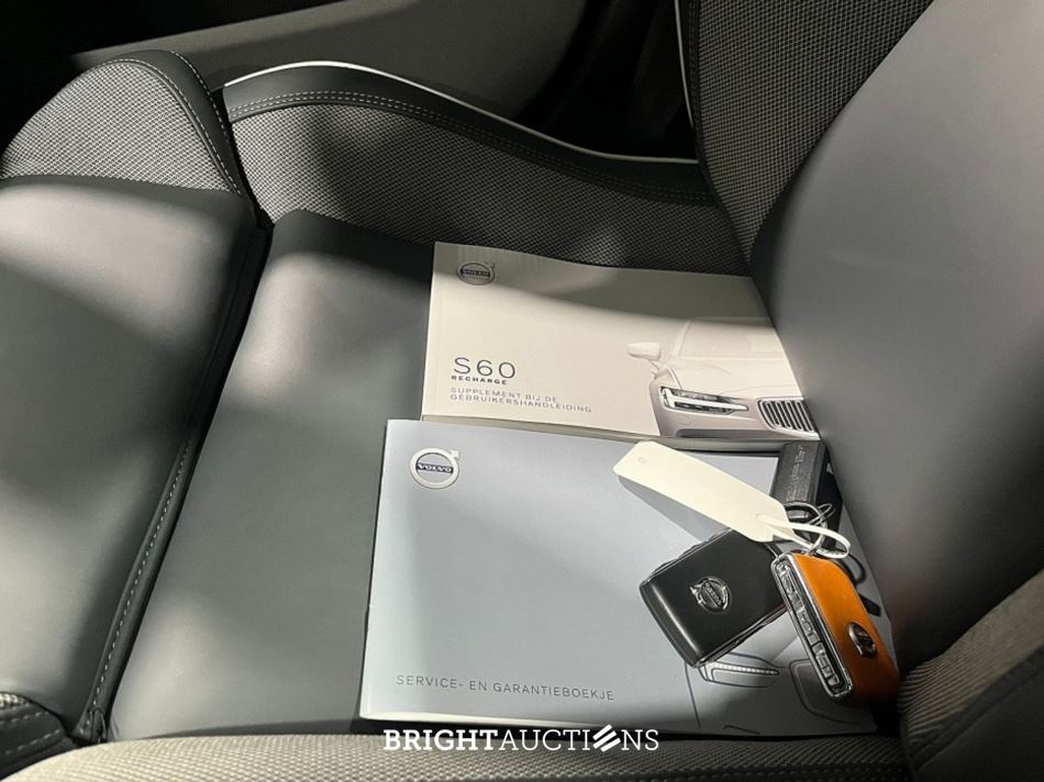 Volvo S60 Recharge T8 R-Design 2.0 AWD 392pk 2021 (Origineel-NL), L-726-VX