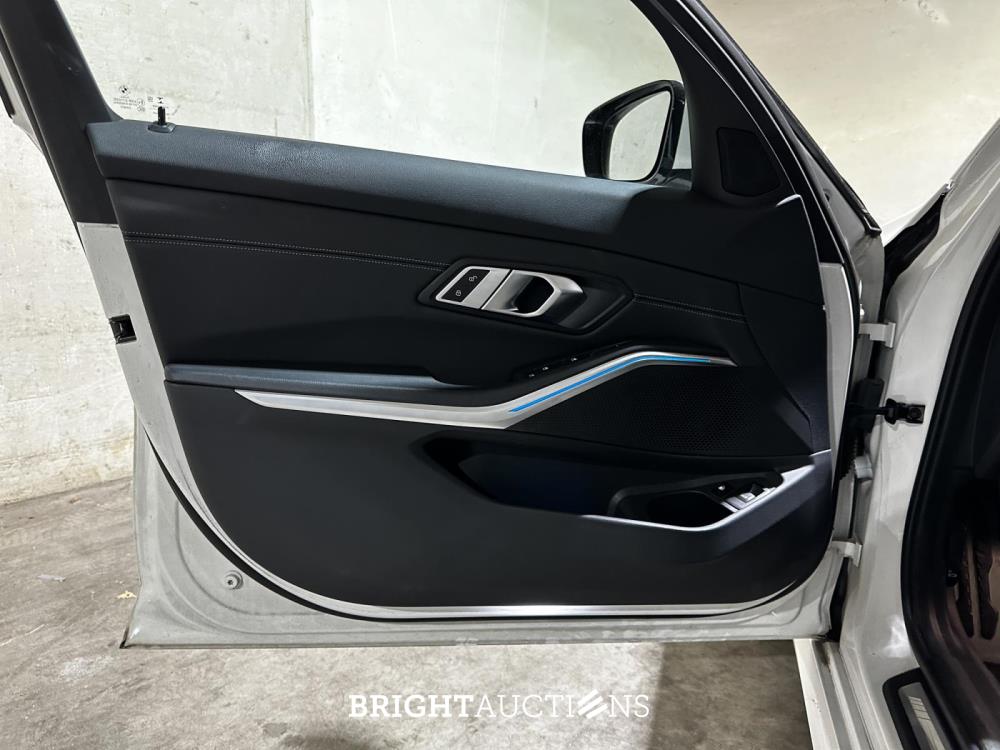 BMW 320e Touring Business Edition Plus M-Sport 204pk 2022 (Origineel-NL + 1e Eigenaar) 3-Serie G21, P-991-JH
