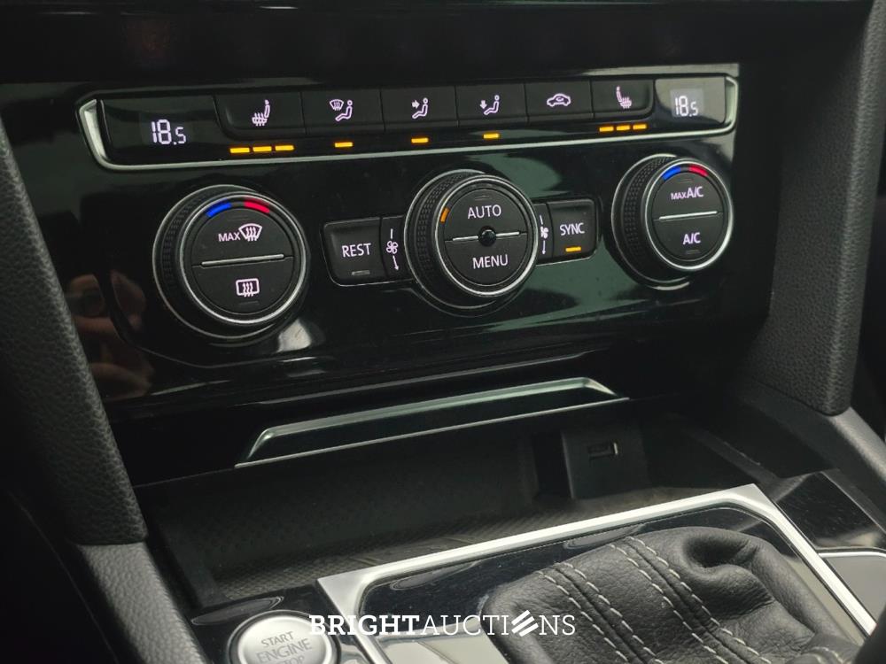 Volkswagen Passat Variant Highline Business R 1.5 TSI 150pk 2019 (Origineel-NL), XZ-405-V