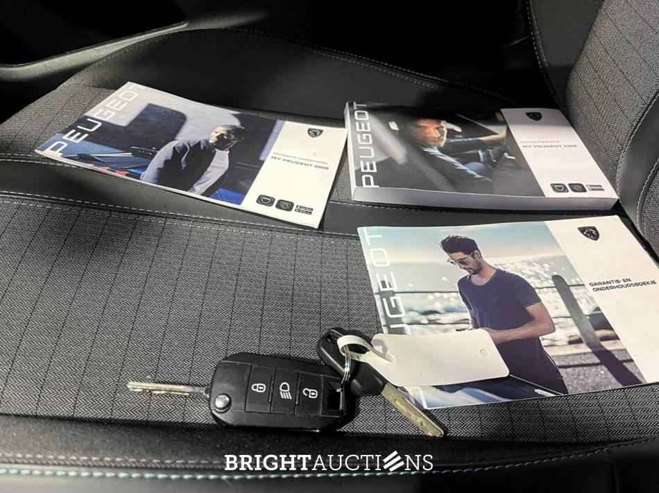 Peugeot 2008 100 Allure 1.2 PureTech 102pk 2022 (Origineel-NL), P-689-GX