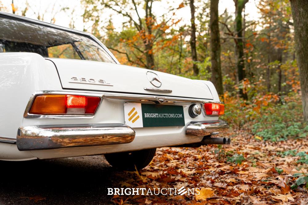 Mercedes-Benz 280 SL Pagode – Handgeschakeld – EU-uitvoering – 2.8 liter zes-in-lijn. 