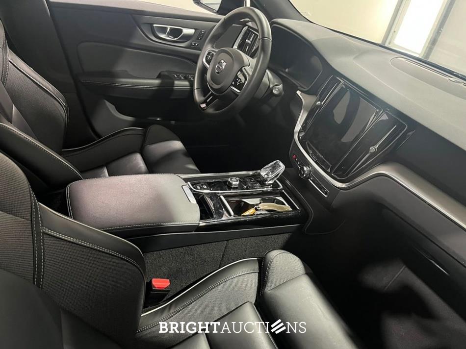 Volvo V60 T6 Plug-in Hybrid Plus Dark 2.0 AWD 398pk 2023 (Origineel-NL), T-198-JS