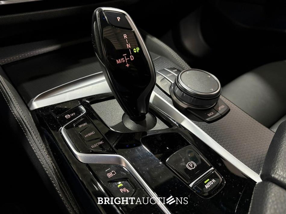 BMW 530e Touring Business Edition Plus M-Pakket 292pk 2023 (Origineel-NL) 5-Serie, S-330-LL