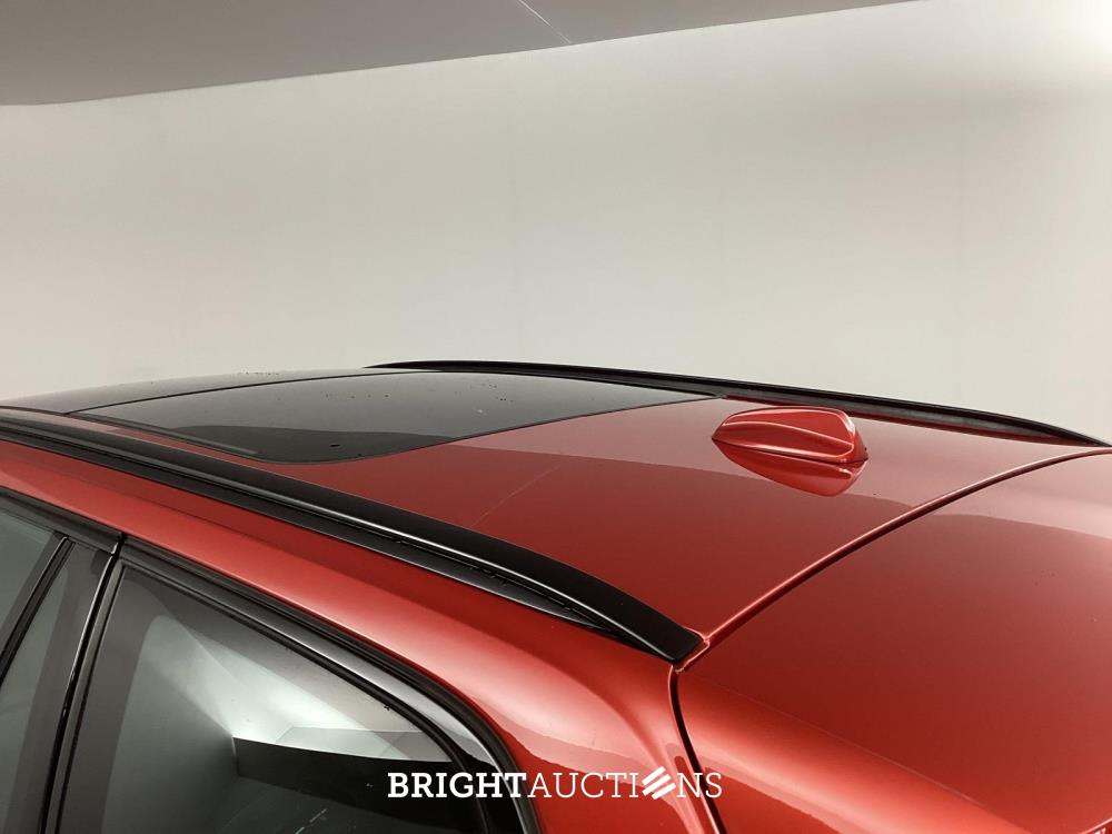 Volvo V60 B3 R-Design 2.0 163pk 2021 (Origineel-NL), L-711-FN