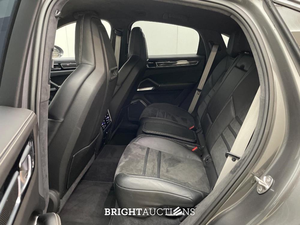 Porsche Cayenne Coupé Turbo S E-Hybrid 4.0 685pk 2020 (Origineel-NL), J-013-TK