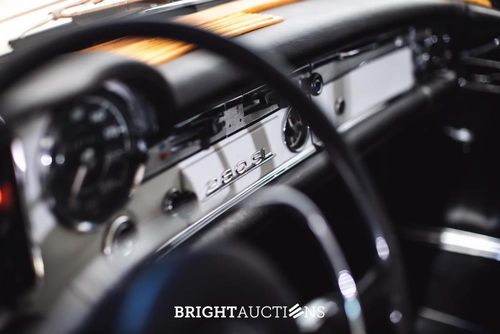 Mercedes-Benz 280 SL Pagode – Handgeschakeld – EU-uitvoering – 2.8 liter zes-in-lijn. 