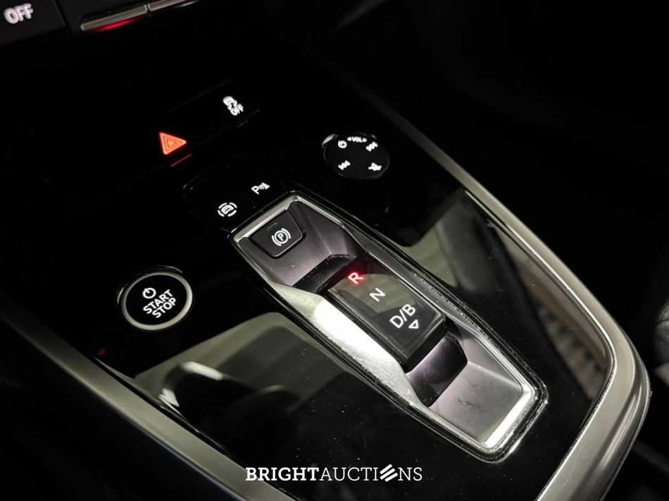 Audi Q4 e-tron 40 Launch edition Advanced 77 kWh 204pk 2021 (Origineel-NL), N-414-FZ