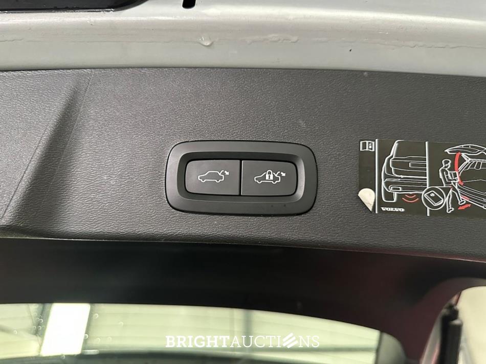 Volvo XC40 Recharge P8 R-Design Warmtepomp AWD 408pk 2021 (Origineel-NL), L-701-DV