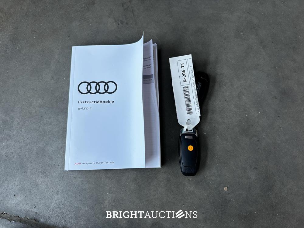 Audi e-tron 55 quattro Advanced edition 95 kWh 408pk 2021 (Origineel-NL+1e eigenaar), N-206-TT