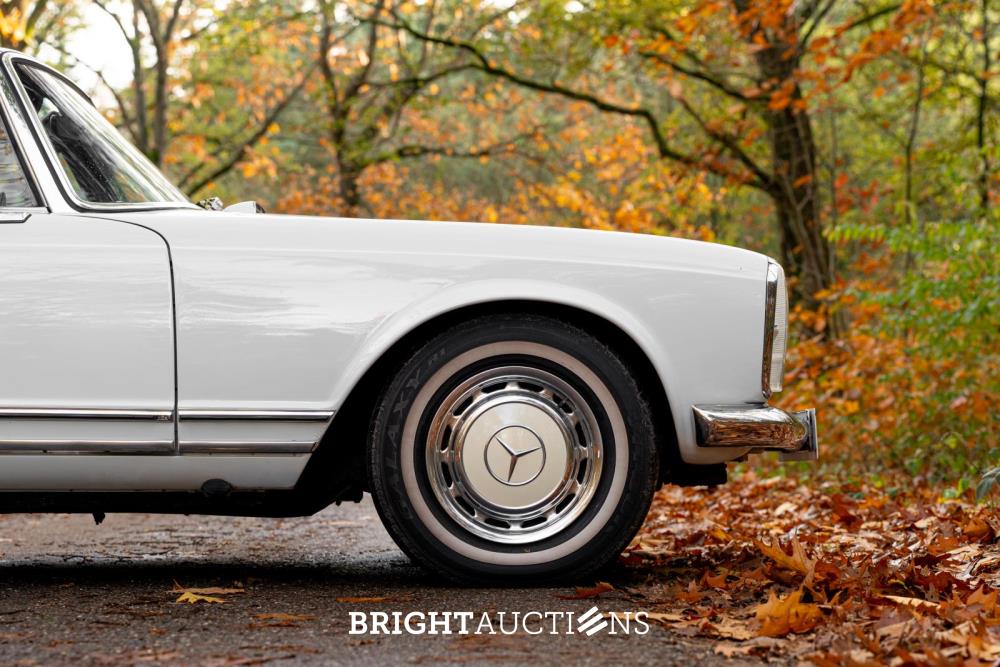 Mercedes-Benz 280 SL Pagode – Handgeschakeld – EU-uitvoering – 2.8 liter zes-in-lijn. 