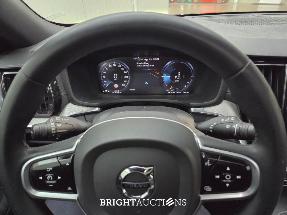 Volvo V60 T6 Recharge R-Design 2.0 AWD 398pk 2022 (Origineel-NL), P-467-DX