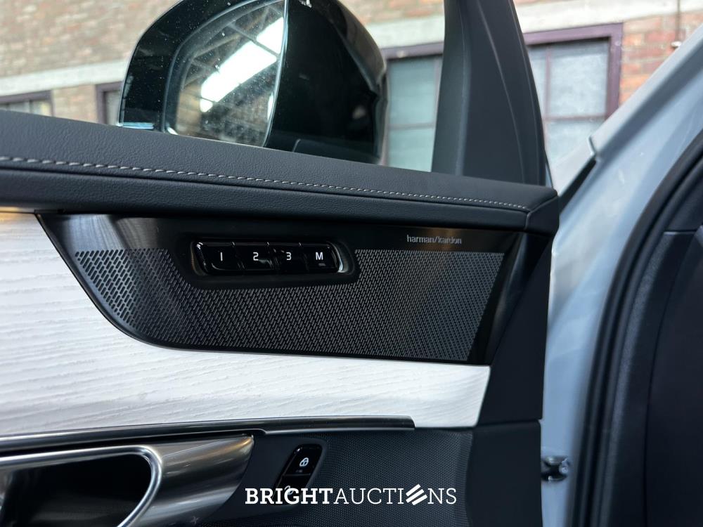 Volvo XC90 T8 AWD Plus Dark 457pk 2025 7-Persoons (1.100 KM) Fabrieksgarantie
