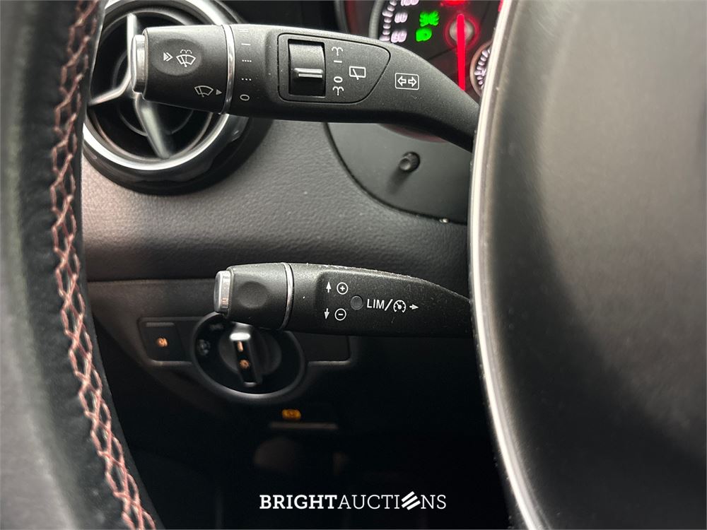 Mercedes-Benz GLA200 Premium Plus 157pk 2018 (Origineel-NL) GLA-Klasse, TS-806-X