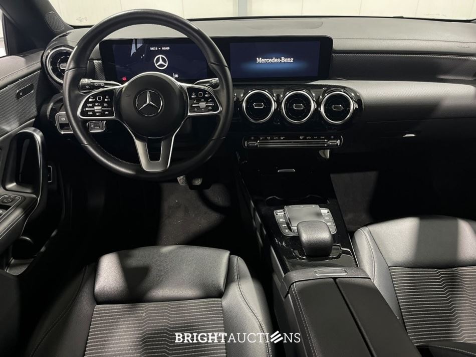 Mercedes-Benz CLA180 Shooting Brake Business Solution 136pk (Origineel-NL) CLA-Klasse, P-676-JK
