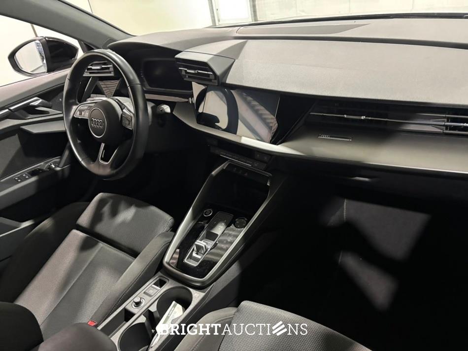 Audi A3 Limousine 30 Business edition TFSI 110pk 2021 (Origineel-NL), L-203-KD