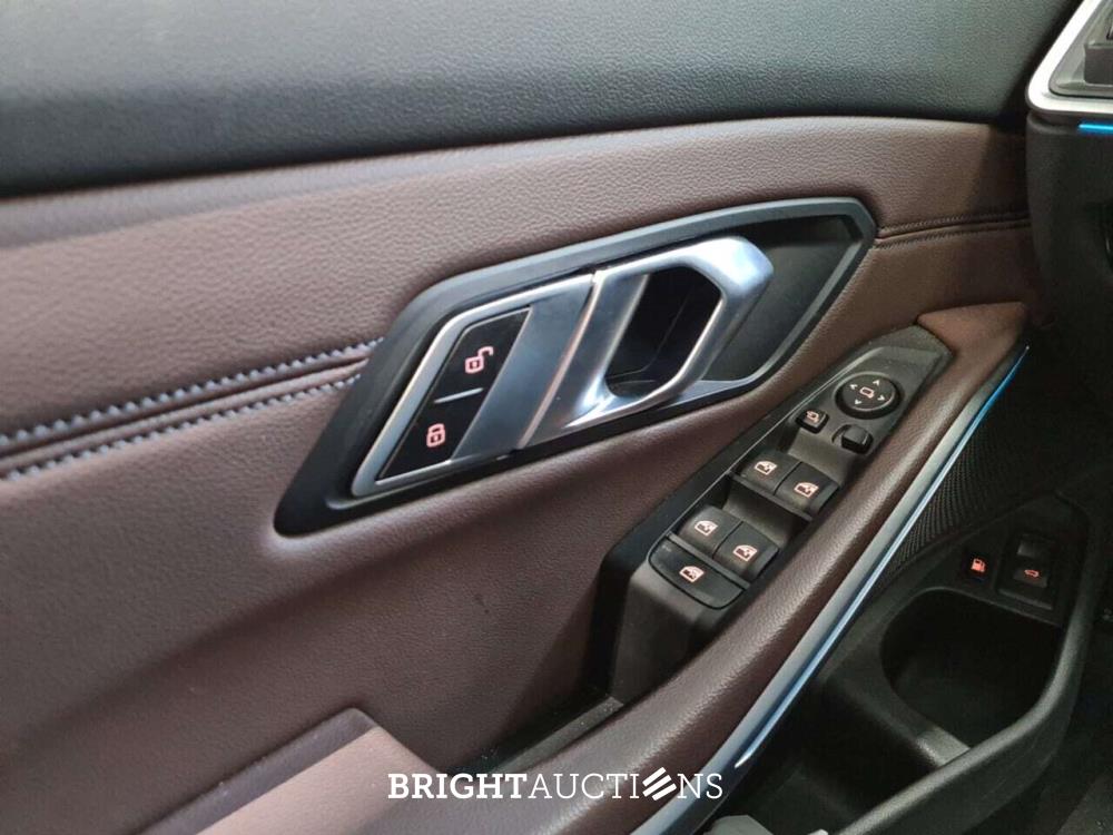 BMW 320e Touring M Sport 272pk 2022 (Origineel-NL) 3-Serie, R-268-NT