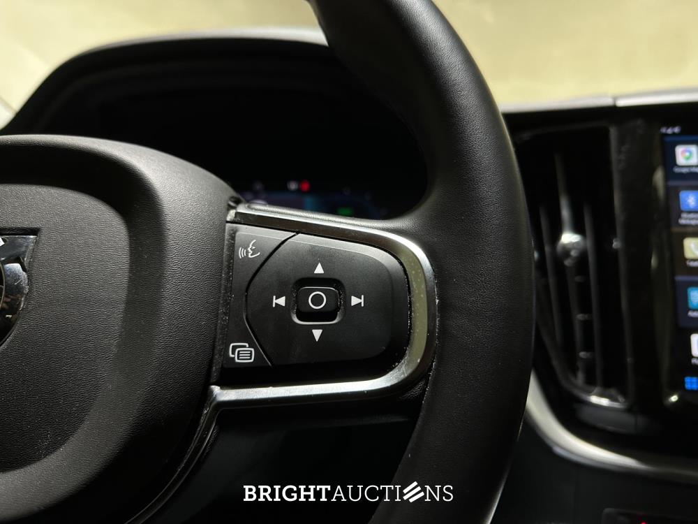 Volvo XC60 2.0 T6 Plug-in hybrid AWD Core Bright 253pk 2027 (Origineel-NL+1e eigenaar), S-190-RP