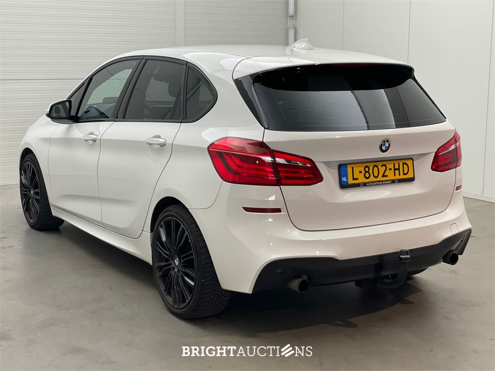 BMW 225i Active Tourer High Executive xDrive 232pk 2015 2-Serie, L-802-HD