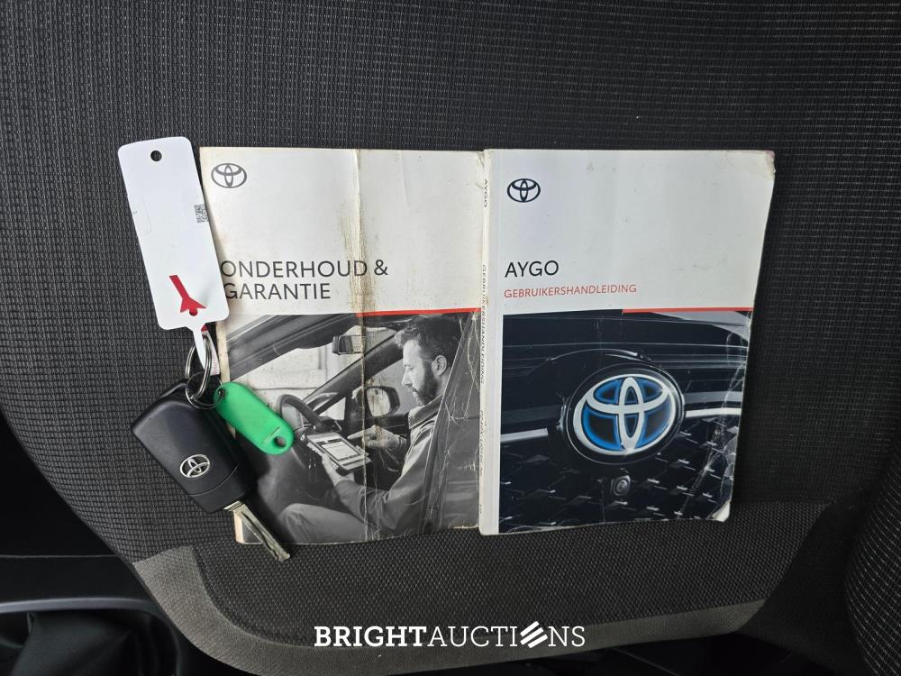 Toyota Aygo VVT-i x-cite ultimate 1.0 72pk 2022 (Origineel-NL), N-440-XN