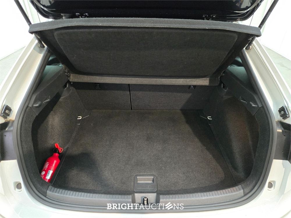 Volkswagen Taigo R-Line Business 1.0 TSI 110pk 2022, X-928-KN