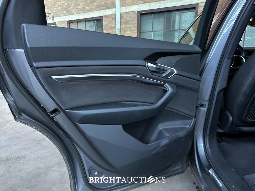 Audi e-tron 55 quattro Advanced edition 95 kWh 408pk 2021 (Origineel-NL+1e eigenaar), N-206-TT