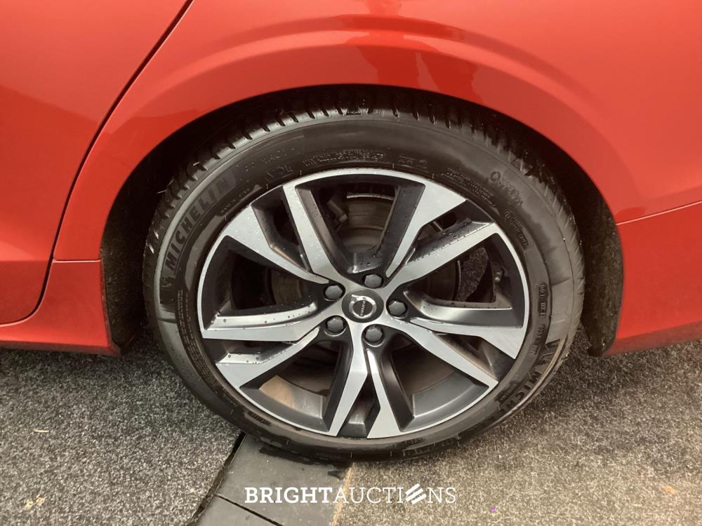 Volvo V60 B3 R-Design 2.0 163pk 2021 (Origineel-NL), L-711-FN