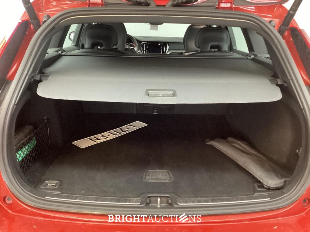 Volvo V60 B3 R-Design 2.0 163pk 2021 (Origineel-NL), L-711-FN