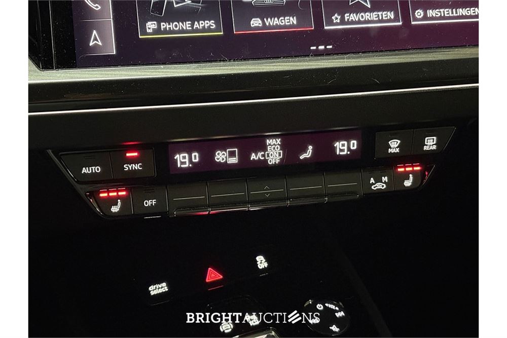 Audi Q4 40 S edition 77 kWh 2022 (Origineel-NL), R-245-LF
