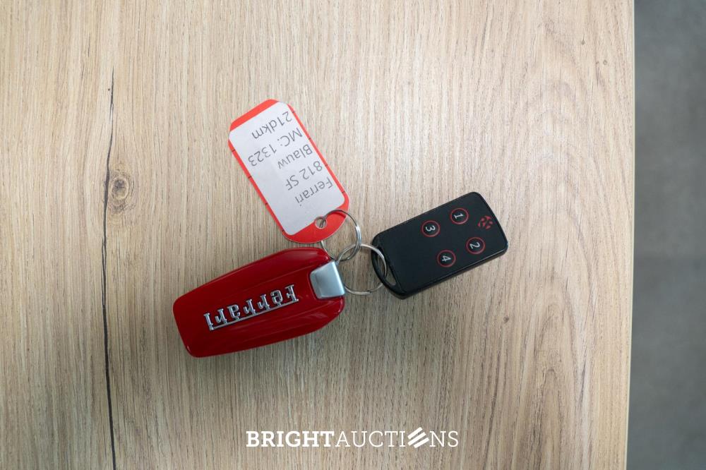 Ferrari 812 Superfast 6.5 V12 HELE -CARBON- 796pk 2020