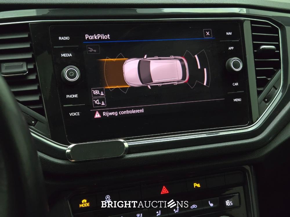 Volkswagen T-Roc Sport Business R 1.5 TSI 150pk 2019, L-422-GX