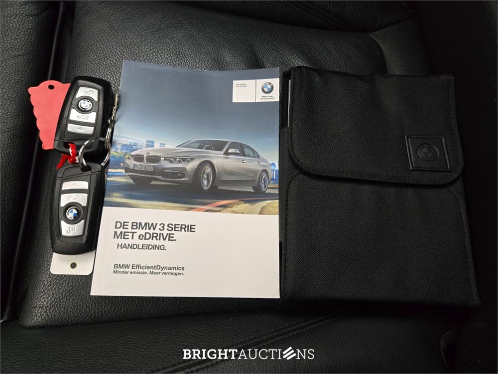 BMW 330e Centennial High Executive 272pk 2016 (Origineel-NL) 3-Serie, KZ-231-H