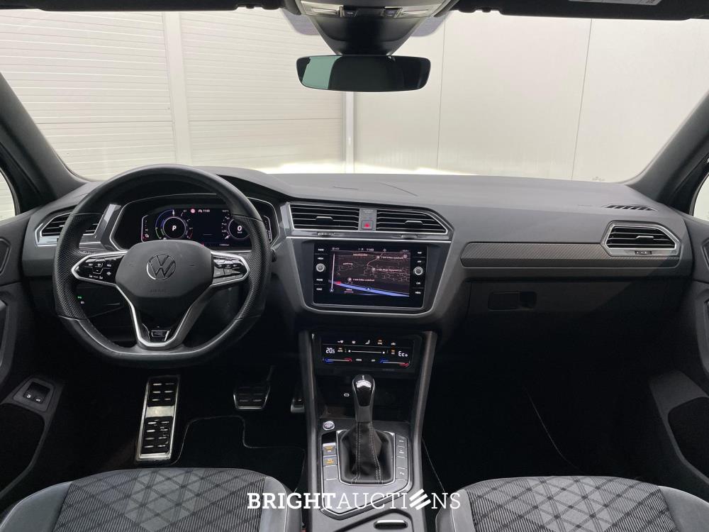 Volkswagen Tiguan eHybrid R-Line Business 1.4 TSI 265pk 2022 (Origineel-NL), P-225-HR