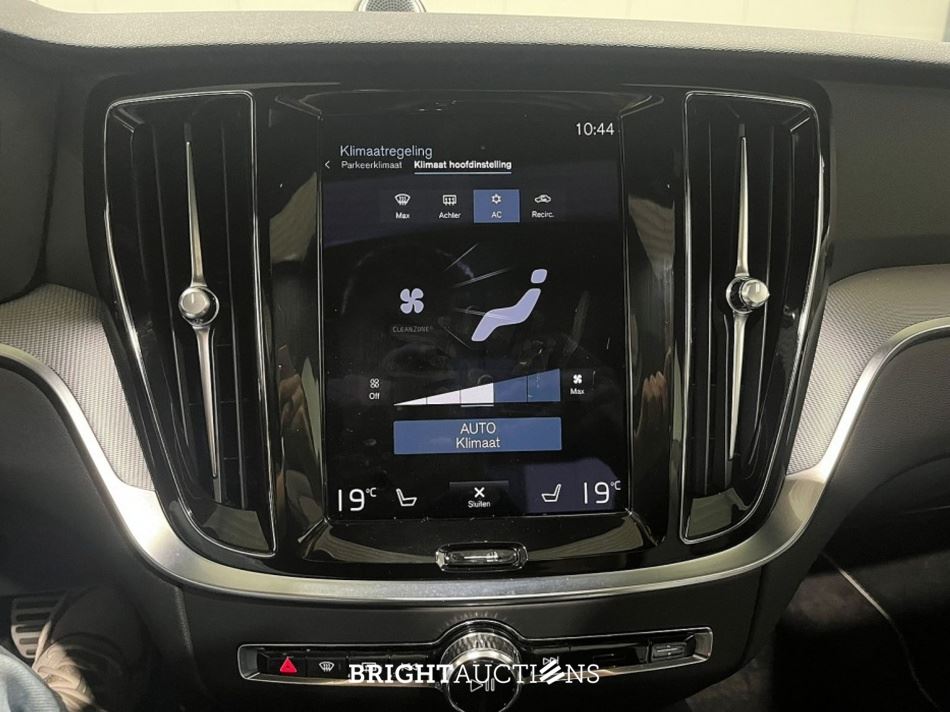 Volvo S60 Recharge T8 R-Design 2.0 AWD 392pk 2021 (Origineel-NL), L-726-VX