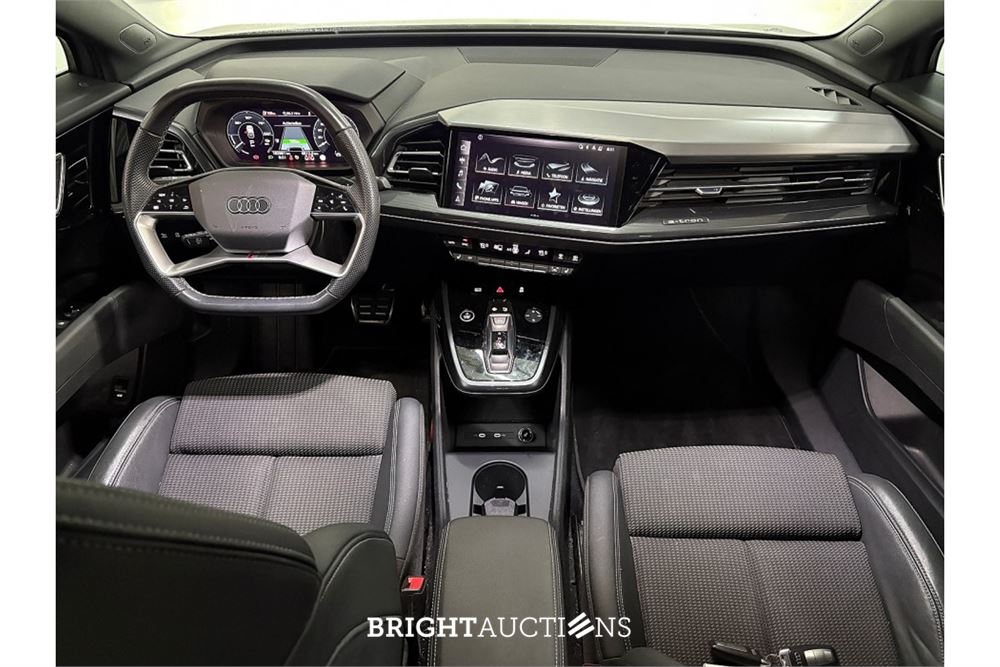 Audi Q4 40 S edition 77 kWh 2022 (Origineel-NL), R-245-LF