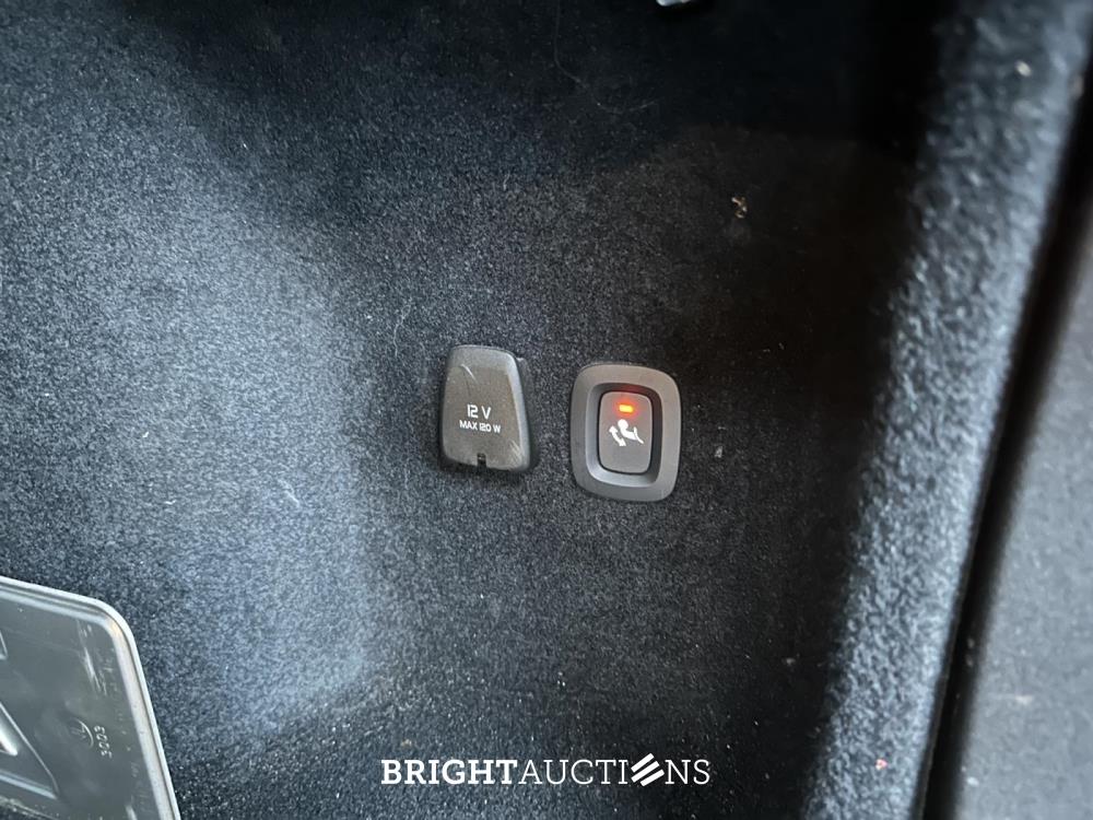 Volvo V60 2.0 T4 Momentum Proline 188pk 2019 (Origineel-NL), ZP-740-L