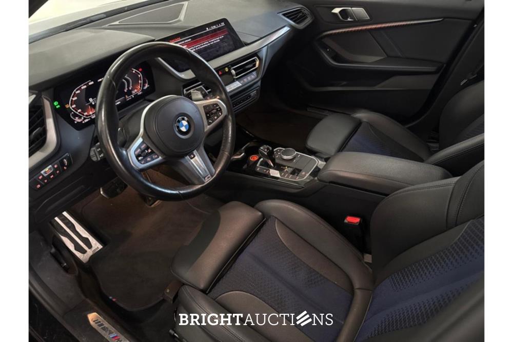 BMW M135 i Business Edition xDrive 306pk 2021 (Origineel-NL) 1-Serie, N-977-HZ