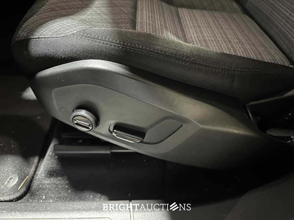 Volvo XC60 2.0 T6 Plug-in hybrid AWD Core Bright 253pk 2027 (Origineel-NL+1e eigenaar), S-190-RP