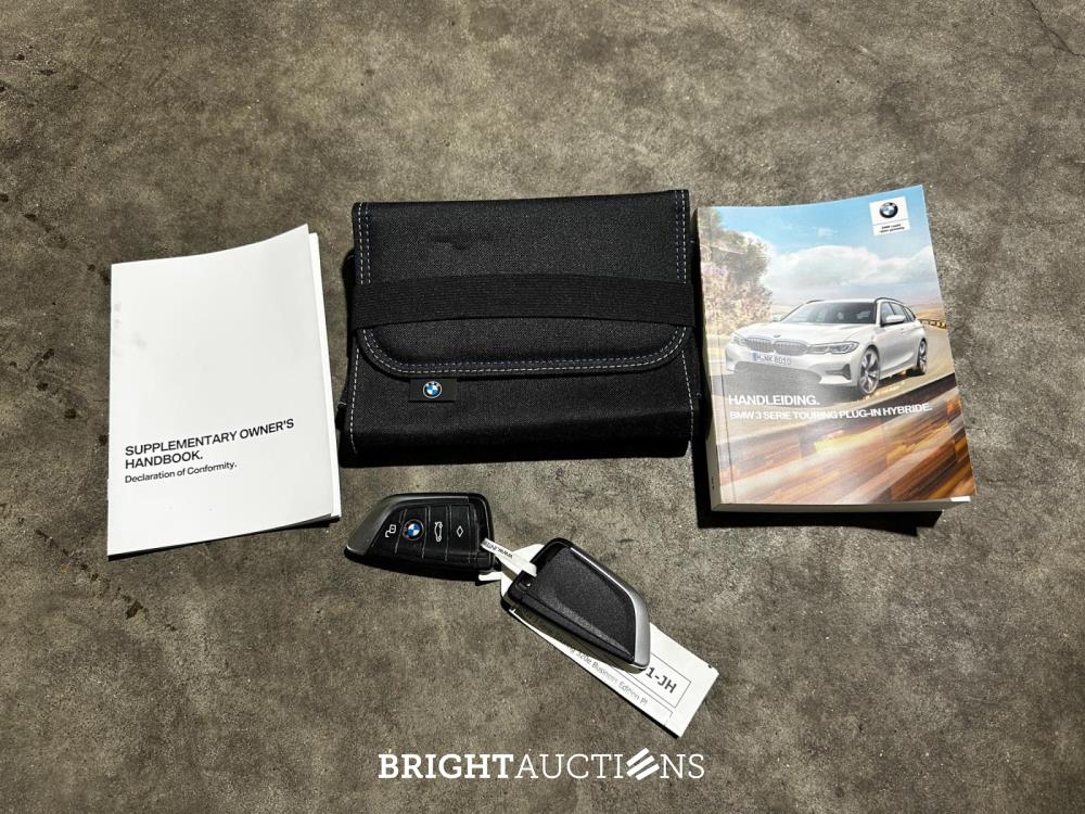 BMW 320e Touring Business Edition Plus M-Sport 204pk 2022 (Origineel-NL + 1e Eigenaar) 3-Serie G21, P-991-JH