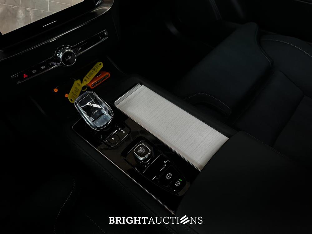 Volvo XC90 T8 AWD Plus Dark 457pk 2025 7-Persoons (1.100 KM) Fabrieksgarantie
