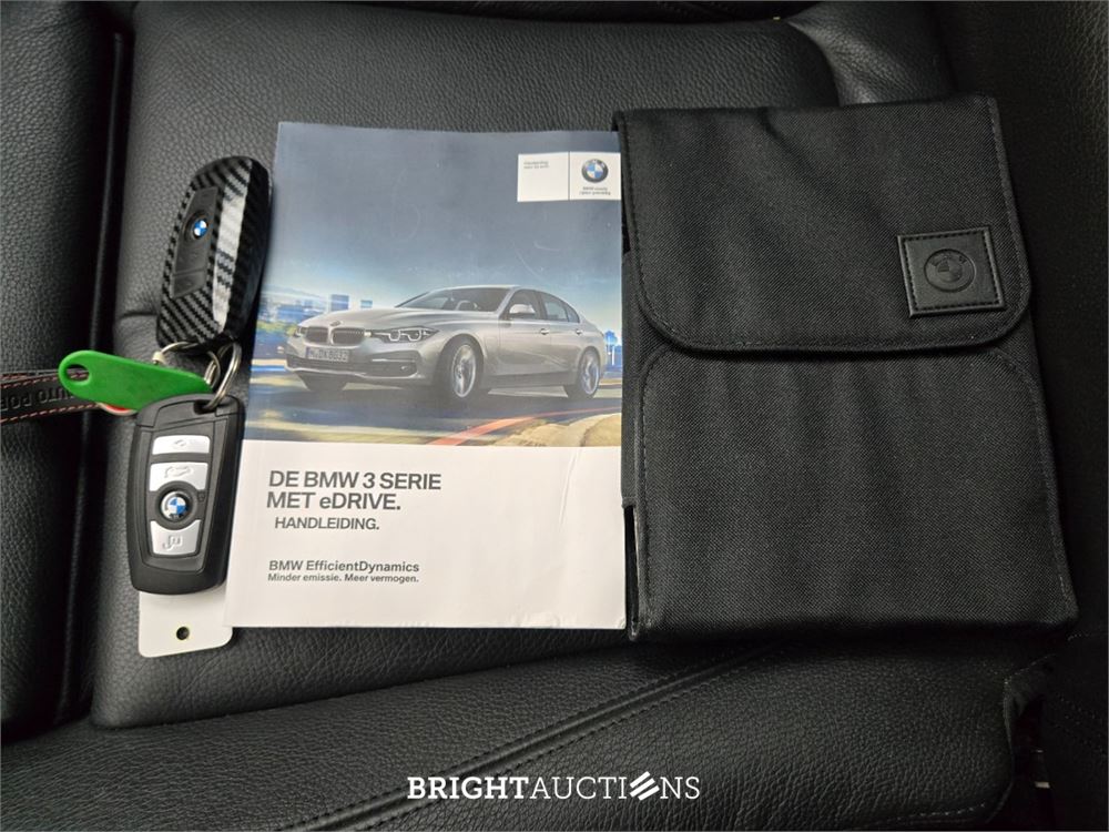 BMW 330e Centennial High Executive 272pk 2016 (Origineel-NL) 3-Serie, KX-220-P