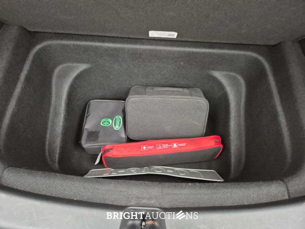 Tesla Model Y Long Range AWD 75 kWh 351pk 2023 (Origineel-NL), T-610-DJ