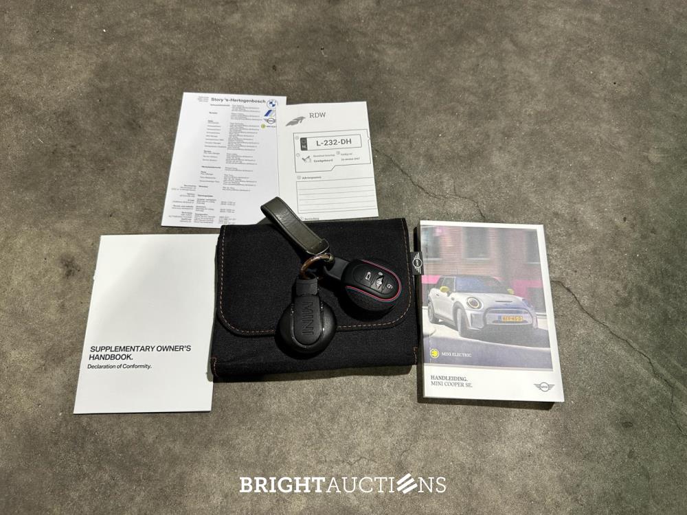 MINI Cooper Electric Essential 33 kWh 184pk 2021 F56 (Origineel-NL), L-232-DH