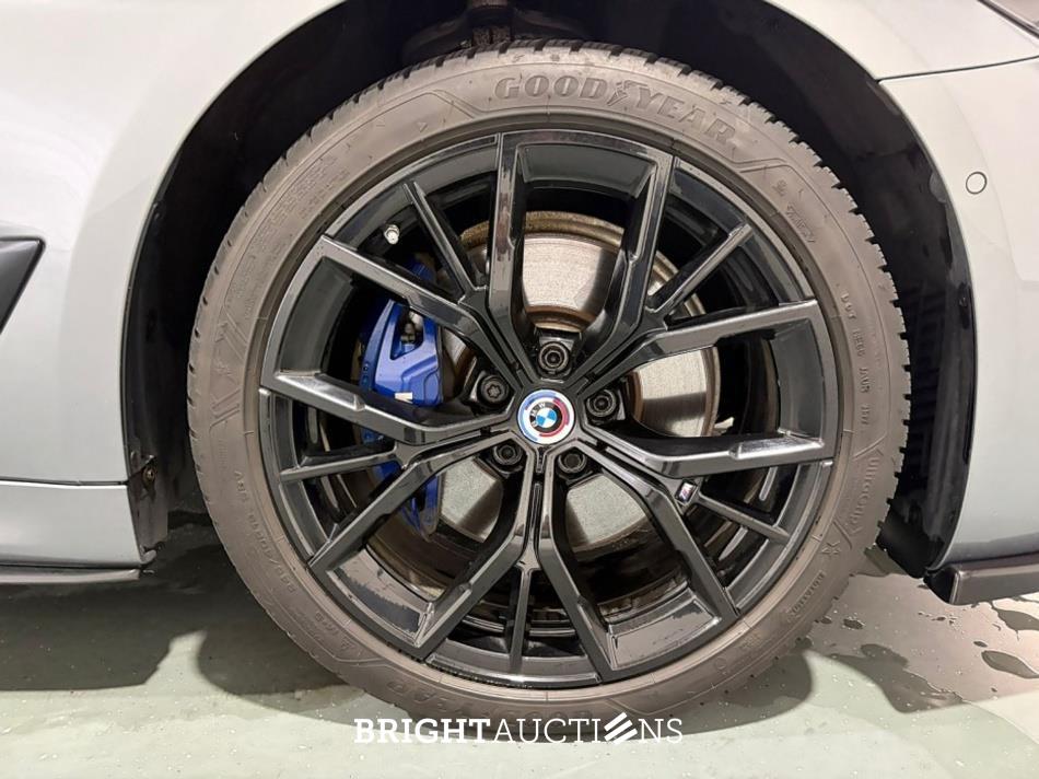 BMW 530e Touring  Business Edition Plus M-pakket 184pk 2023 (Origineel-NL) 5-Serie, S-330-LL