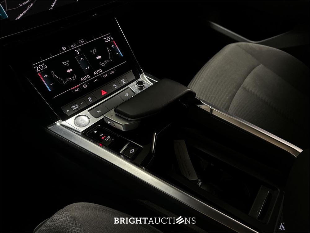 Audi e-tron 50 quattro edition 71 kWh 313pk 2020 (Origineel-NL + 1e eigenaar), J-948-HF