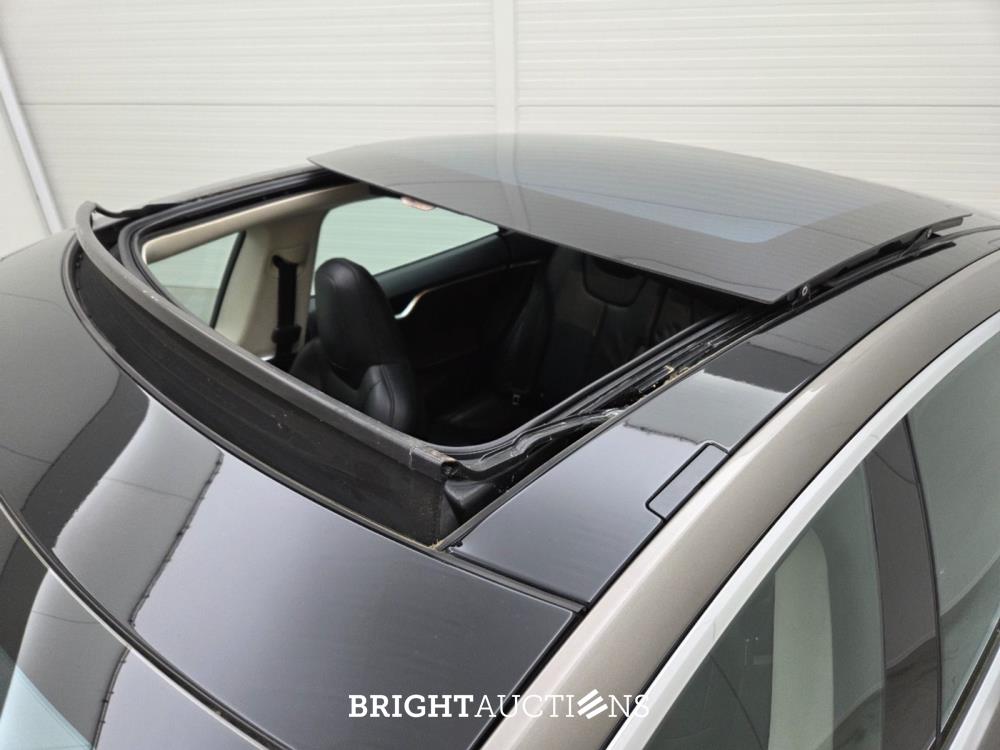 Tesla Model S Base 333pk 2015, GGD-49-B