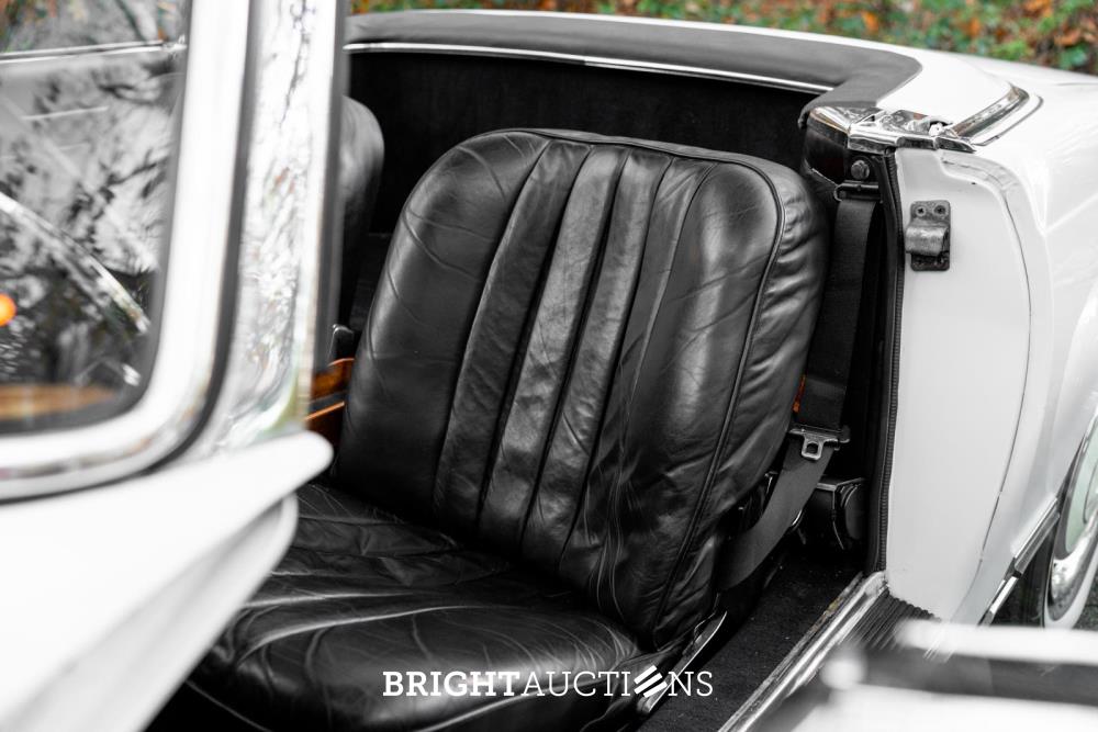 Mercedes-Benz 280 SL Pagode – Handgeschakeld – EU-uitvoering – 2.8 liter zes-in-lijn. 