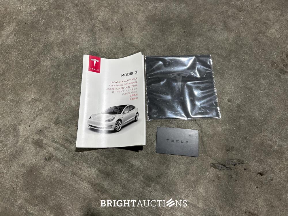 Tesla Model 3 Standard RWD Plus 60 kWh 238pk 2020 (Origineel-NL), J-064-LB