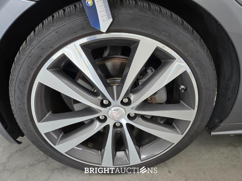 Jaguar XE D Portfolio 2.0 163pk 2015 (Origineel-NL), HV-351-R