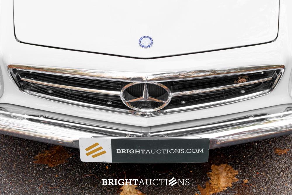 Mercedes-Benz 280 SL Pagode – Handgeschakeld – EU-uitvoering – 2.8 liter zes-in-lijn. 